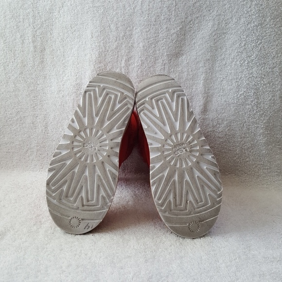 *SOLD*UGG Girls Boots - Picture 5 of 8